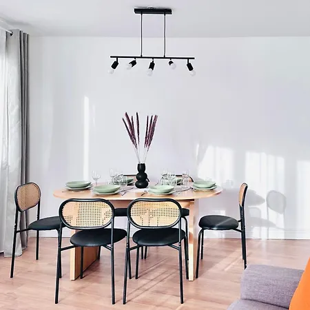 Direct Metro To Paris, 3-room-flat With A View, Stade De France, Free Parking Appartement Saint-Denis (Seine-Saint-Denis)