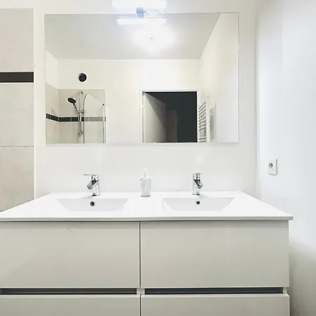 Direct Metro To Paris, 3-room-flat With A View, Stade De France, Free Parking Saint-Denis (Seine-Saint-Denis)
