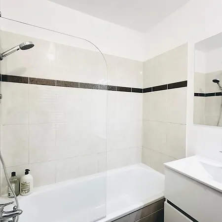 Direct Metro To Paris, 3-room-flat With A View, Stade De France, Free Parking Appartement Saint-Denis (Seine-Saint-Denis)